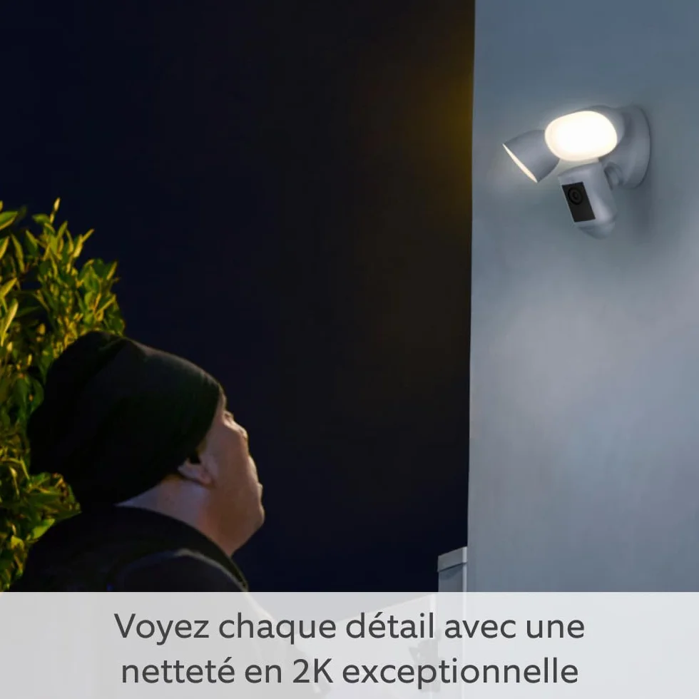 Ring caméra Floodlight Pro filaire (Floodlight Cam Wired Pro) |Vidéo 2K avec Ring Vision, détection de mouvements 3D, alternative à la vidéosurveillance | Essai gratuit de Ring Home pendant 30 jours